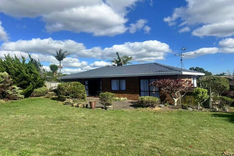 Photo of property in 39 Golfland Drive, Golflands, Auckland, 2013