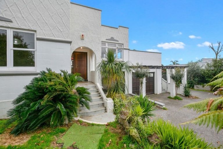 Photo of property in 393 Devonport Road, Tauranga South, Tauranga, 3112