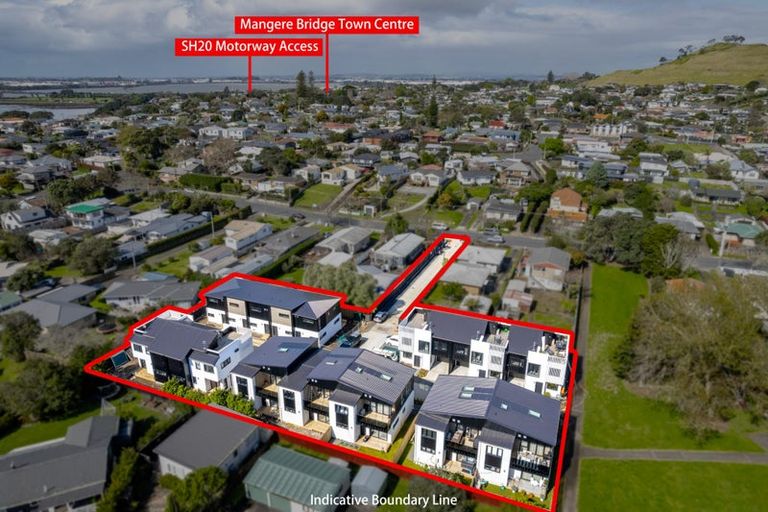Photo of property in 15 Kaaramuramu Lane, Mangere Bridge, Auckland, 2022