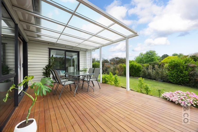 Photo of property in 15 Vogwill Road, Kumeu, 0810