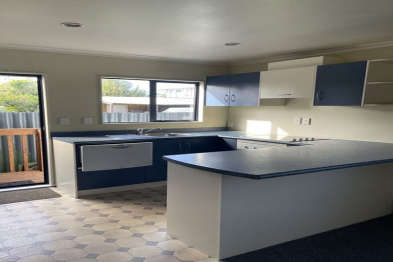 Photo of property in 6 Marlene Avenue, Te Atatu South, Auckland, 0610