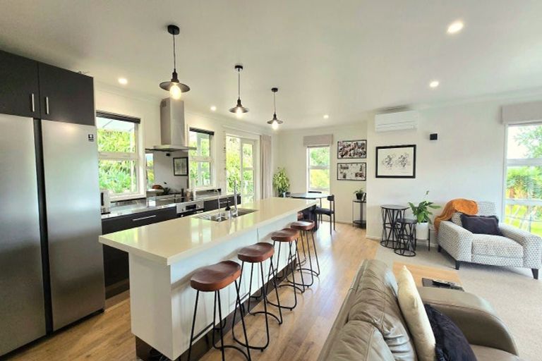 Photo of property in Cotswold Cottage B & B, 46 Maramarahi Road, Thames, 3578