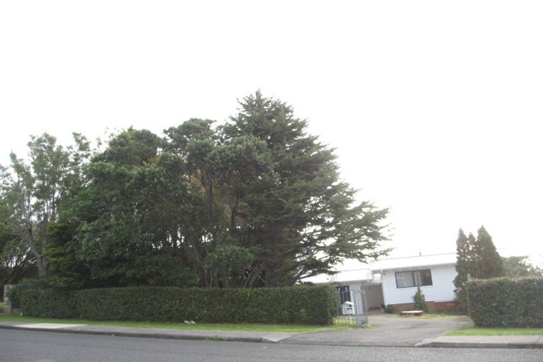 Photo of property in 132 Bleakhouse Road, Mellons Bay, Auckland, 2014