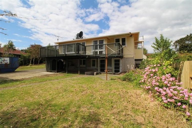 Photo of property in 21 Phillip Avenue, Glen Eden, Auckland, 0602