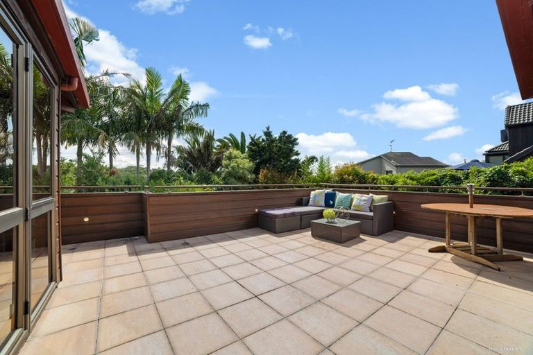 Photo of property in 2/60 Aberdeen Road, Campbells Bay, Auckland, 0620