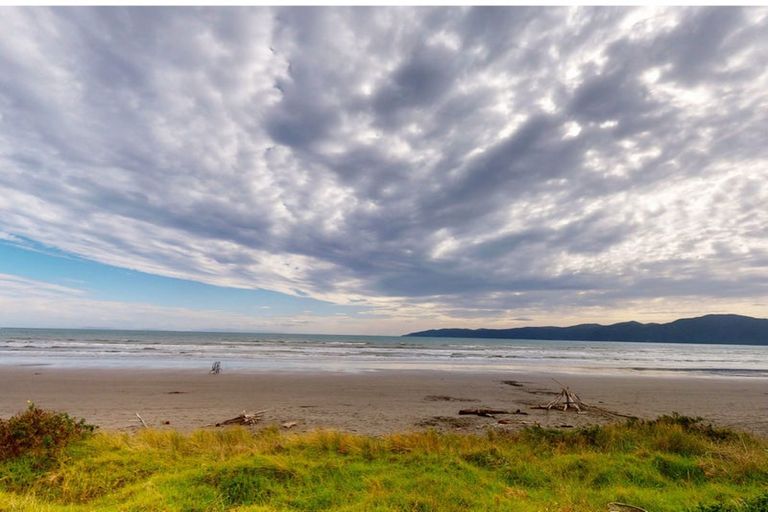 Photo of property in 93 Marine Parade, Paraparaumu Beach, Paraparaumu, 5032