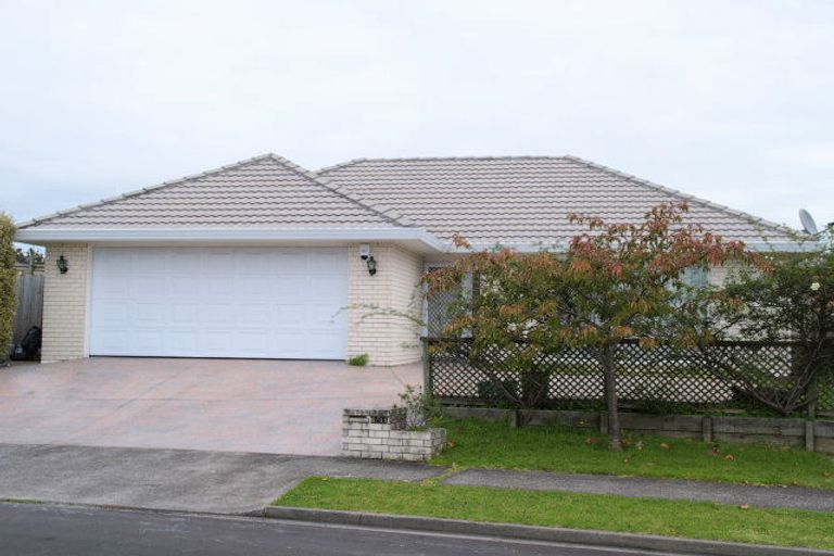 Photo of property in 2/11 Bowscale Place, Northpark, Auckland, 2013