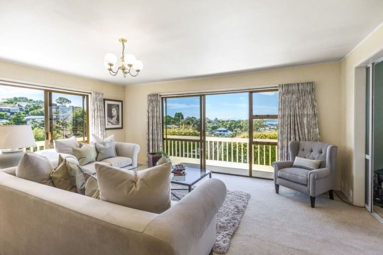 Photo of property in 2/33 Parr Terrace, Castor Bay, Auckland, 0620