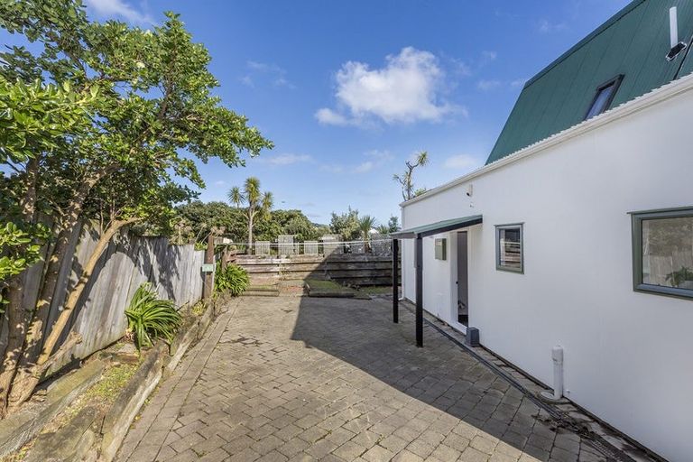 Photo of property in 117 Gloaming Hill, Titahi Bay, Porirua, 5022
