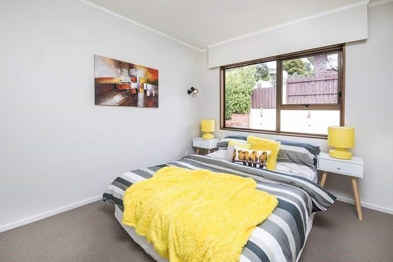 Photo of property in 1 Lynngate Place, Hillcrest, Auckland, 0627