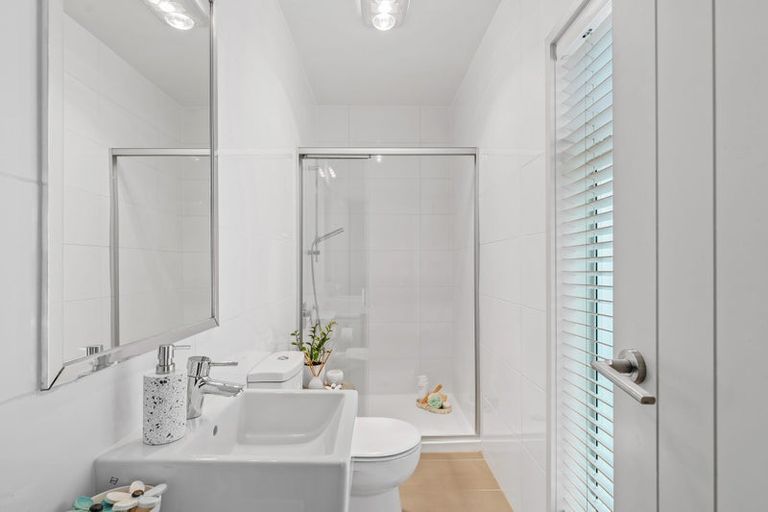 Photo of property in 6 Puriri Boulevard, Orewa, 0931