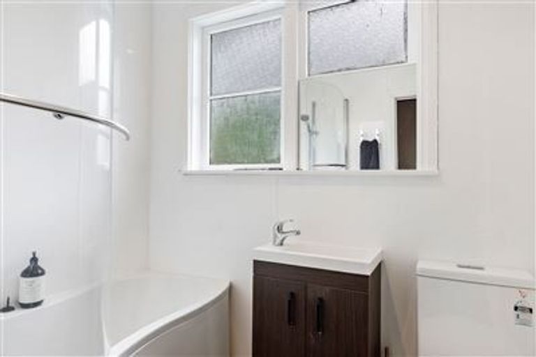 Photo of property in 19 Pitcairn Crescent, Bryndwr, Christchurch, 8053