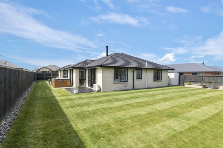 Photo of property in 19 Lloyds Close, Rolleston, 7614