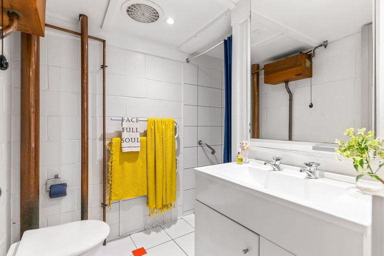 Photo of property in 64 Ranui Crescent, Khandallah, Wellington, 6035