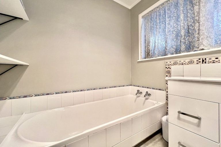 Photo of property in 9 Alf Walker Place, Papakura, 2110