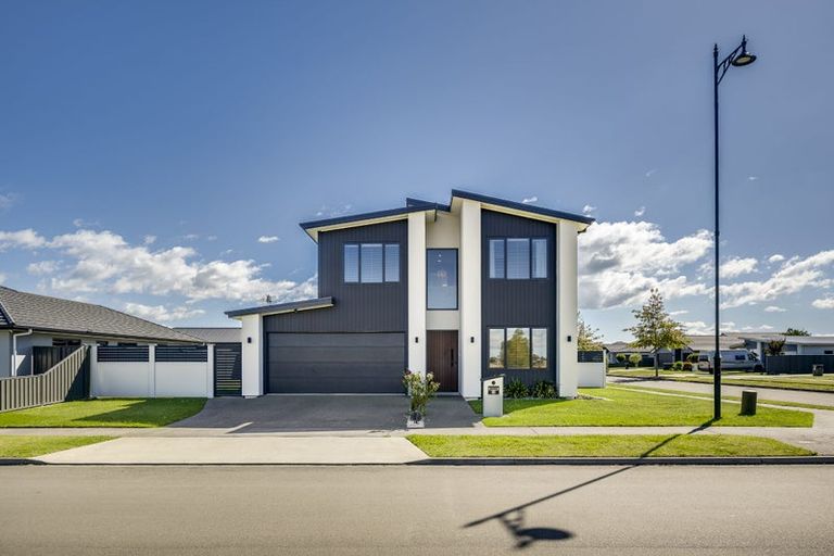 Photo of property in 24 Aspiring Drive, Poraiti, Napier, 4112