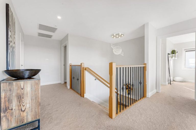 Photo of property in 33 Te Oneroa Way, Long Bay, Auckland, 0630