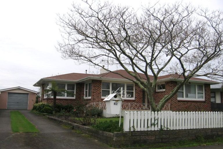 Photo of property in 42 Tararua Terrace, Cloverlea, Palmerston North, 4412