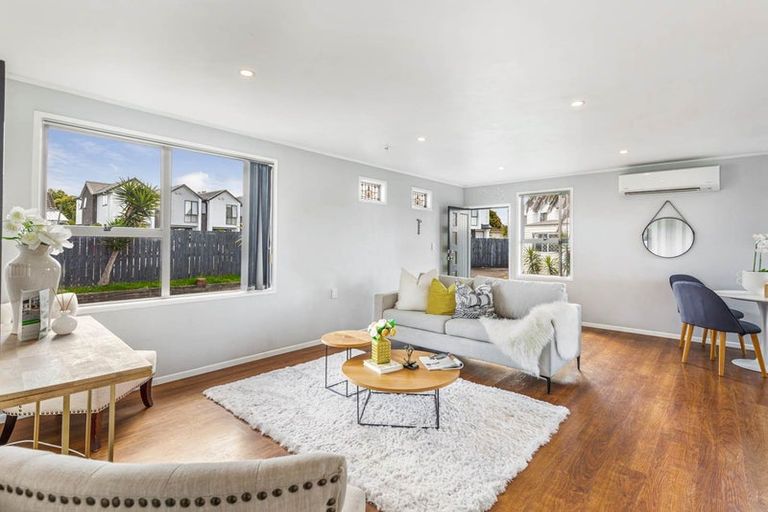 Photo of property in 8 Frostbite Place, Ranui, Auckland, 0612