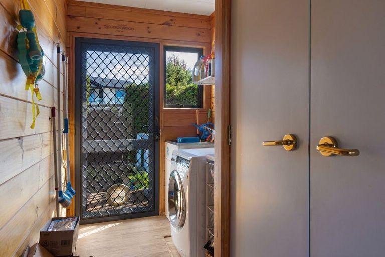 Photo of property in 33 Cable Bay Block Road, Cable Bay, 0420