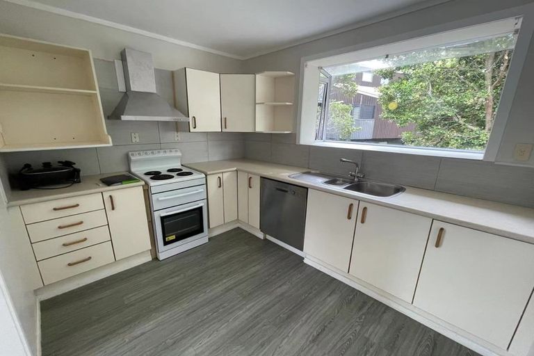 Photo of property in 2/663 Beach Road, Rothesay Bay, Auckland, 0630