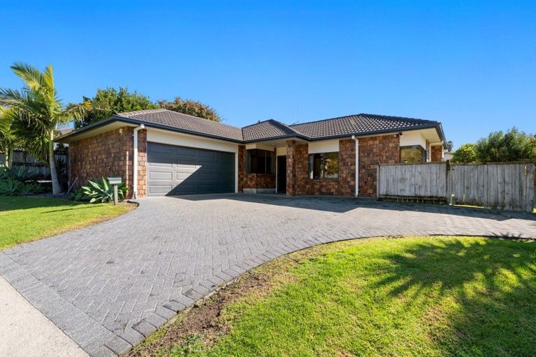 Photo of property in 11 Hawk Place, Welcome Bay, Tauranga, 3112