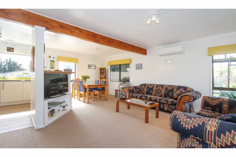 Photo of property in 2/28 Fairdale Place, Birkdale, Auckland, 0626