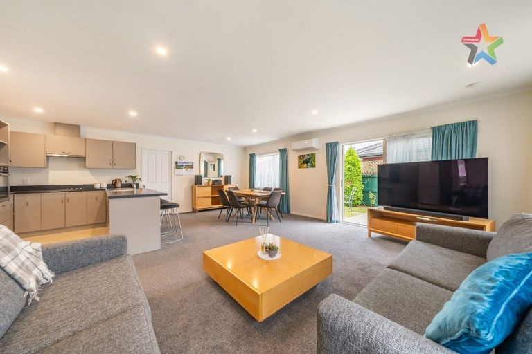 Photo of property in 32 Woodland Mews, Wainuiomata, Lower Hutt, 5014