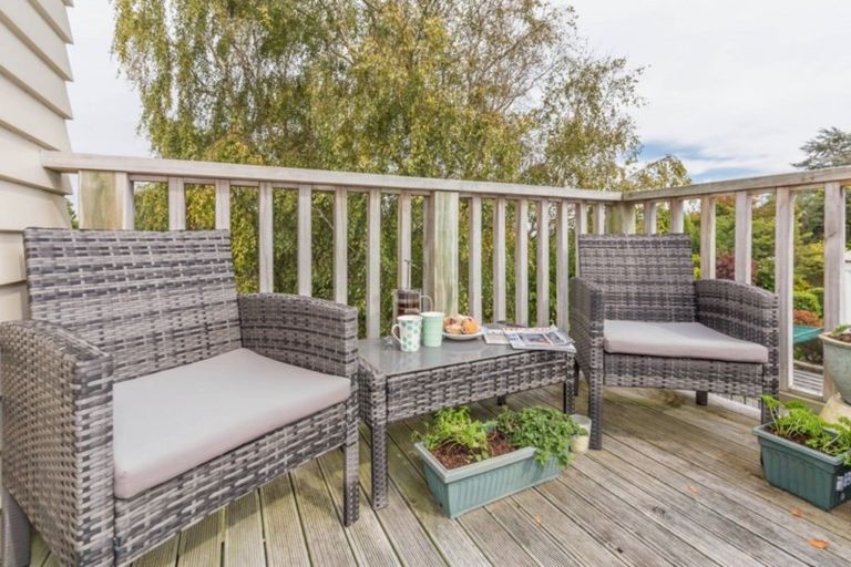 Photo of property in 61 Kawiu Road, Levin, 5510