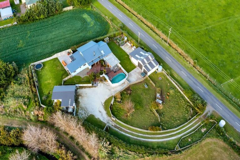 Photo of property in 1288 Normanby Road, Manaia, Hawera, 4678