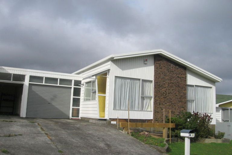 Photo of property in 1a Florio Terrace, Tawa, Wellington, 5028