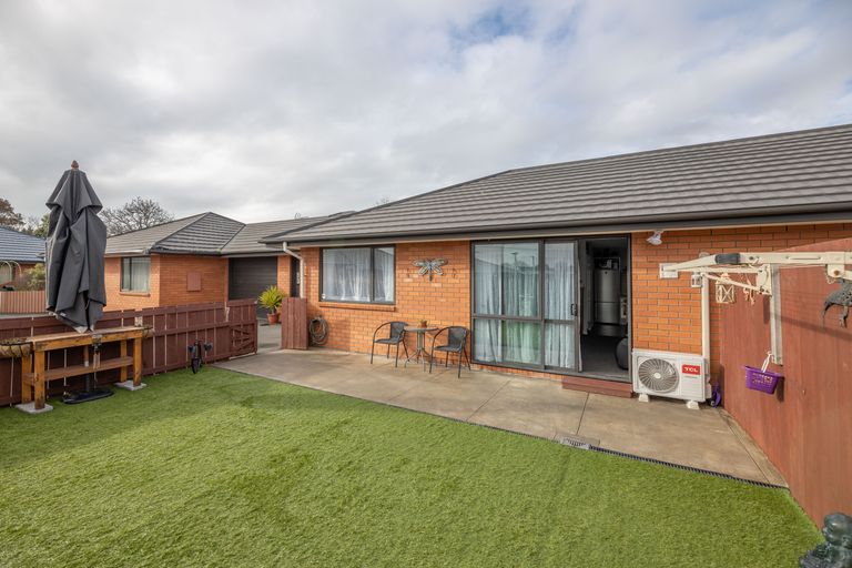 Photo of property in 24f Wainoni Road, Wainoni, Christchurch, 8061