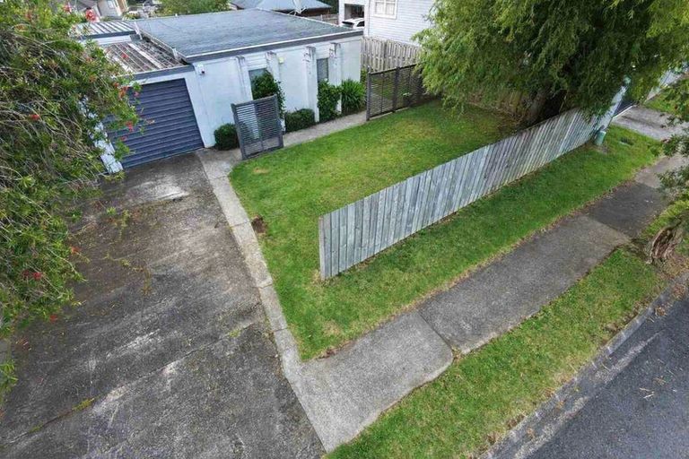 Photo of property in 1/74 La Trobe Street, Pakuranga Heights, Auckland, 2010