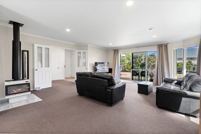 Photo of property in 122 Dalton Drive, Papamoa Beach, Papamoa, 3118
