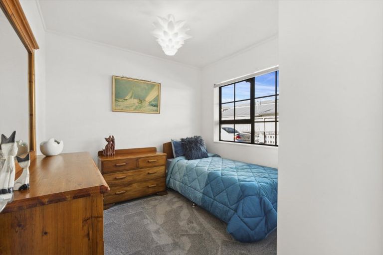 Photo of property in 2/10 Great South Road, Papakura, 2110