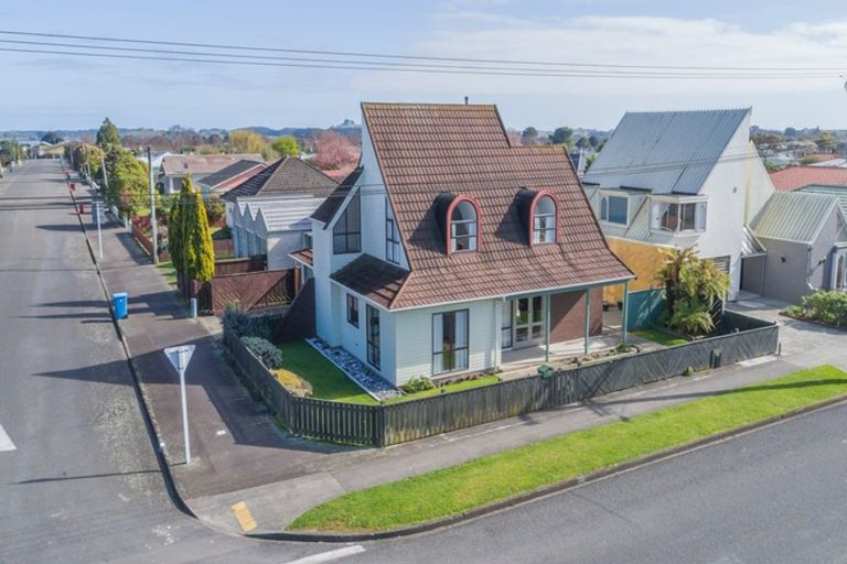 Photo of property in 37 Weraroa Road, Levin, 5510