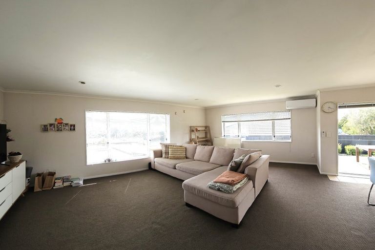 Photo of property in 93a Taylor Terrace, Tawa, Wellington, 5028