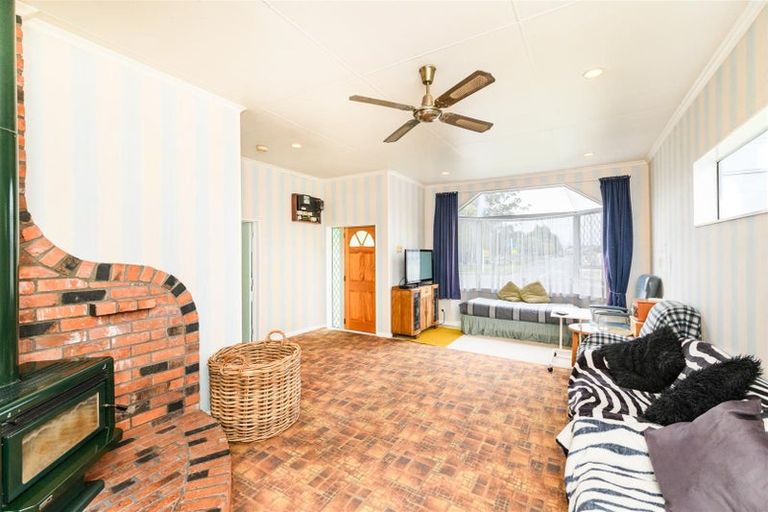 Photo of property in 201 Bridge Street, Bulls, 4818