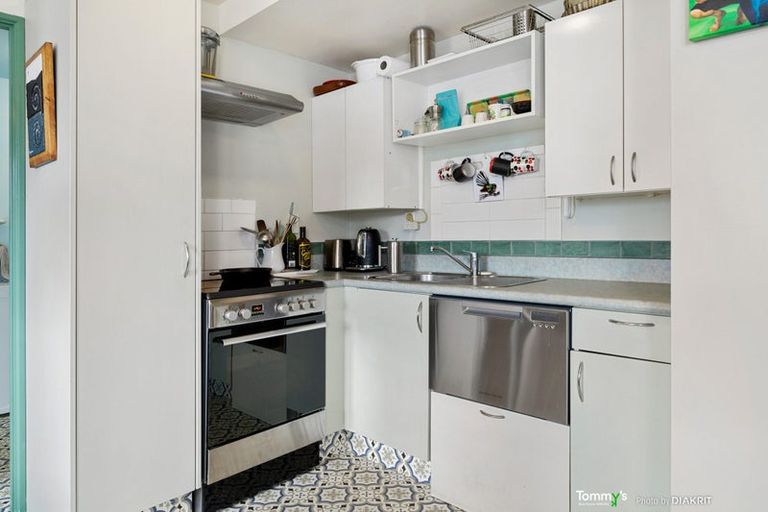 Photo of property in Palm Grove Apartments, 16/13b Palm Grove, Berhampore, Wellington, 6023