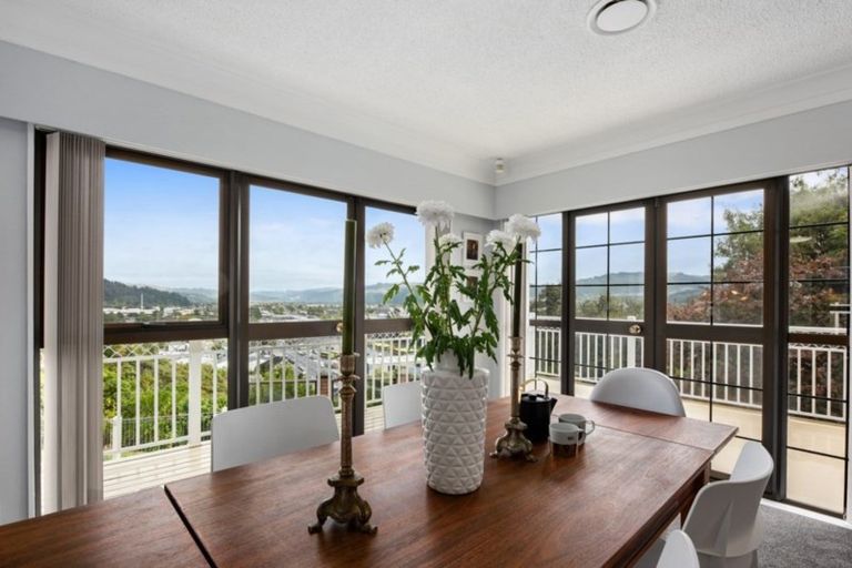 Photo of property in 7 King Charles Drive, Kingsley Heights, Upper Hutt, 5018