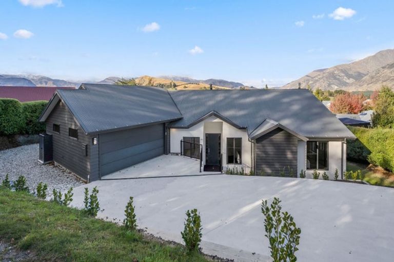 Photo of property in 4 Lindmore Lane, Lower Shotover, Queenstown, 9371