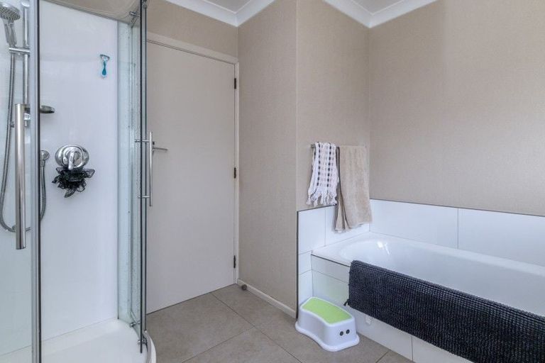 Photo of property in 6 Windsor Place, Levin, 5510