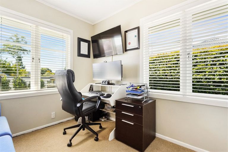 Photo of property in 5 Kervil Avenue, Te Atatu Peninsula, Auckland, 0610