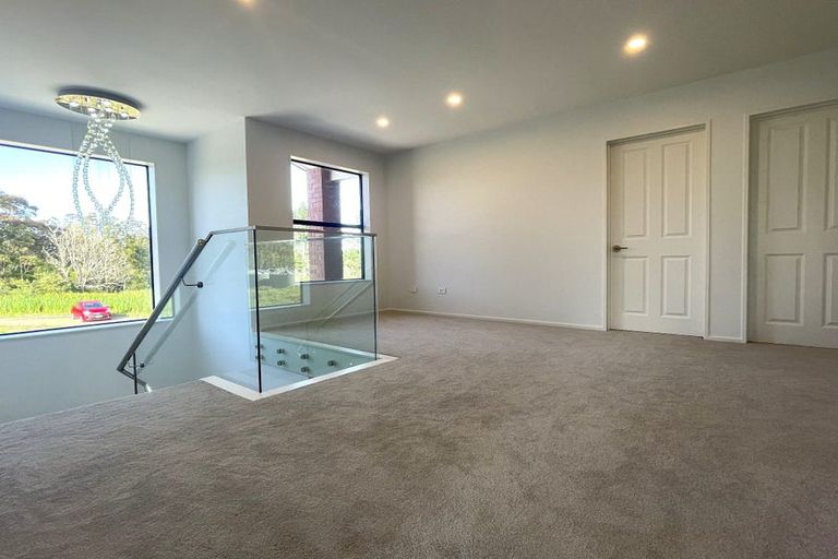 Photo of property in 84 Station Road, Kumeu, 0891