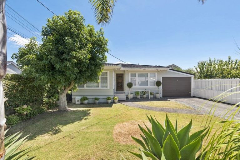 Photo of property in 1/19 Stanley Avenue, Milford, Auckland, 0620