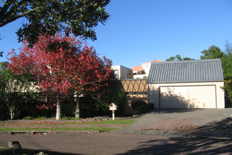 Photo of property in 40 Marguerita Place, West Harbour, Auckland, 0618