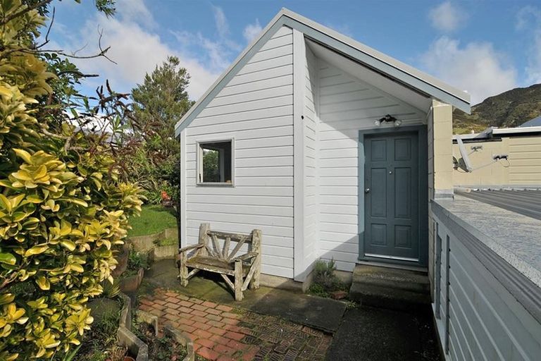 Photo of property in 16b Ngarimu Grove, Ngaio, Wellington, 6035