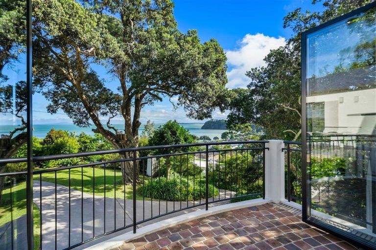 Photo of property in 10 Zita Avenue, Matakatia, Whangaparaoa, 0930