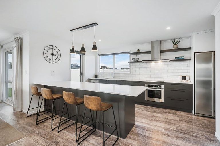 Photo of property in 18 Maturiki Drive, One Tree Point, 0118