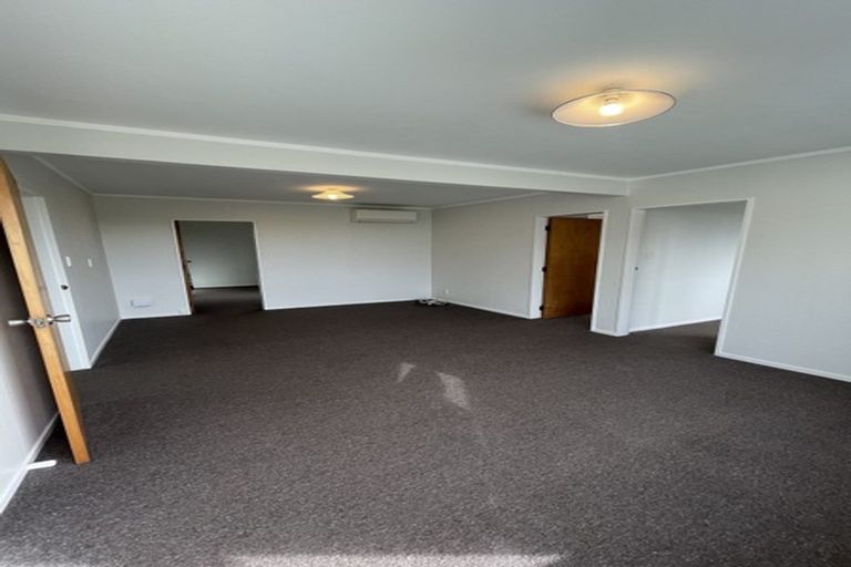 Photo of property in 2/12 Norna Crescent, Kelburn, Wellington, 6012